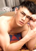 [MOMU] Latest work limited to 20 pieces Beautiful muscular BODY glasses neikemen's masturbation * There is an ejaculation scene!